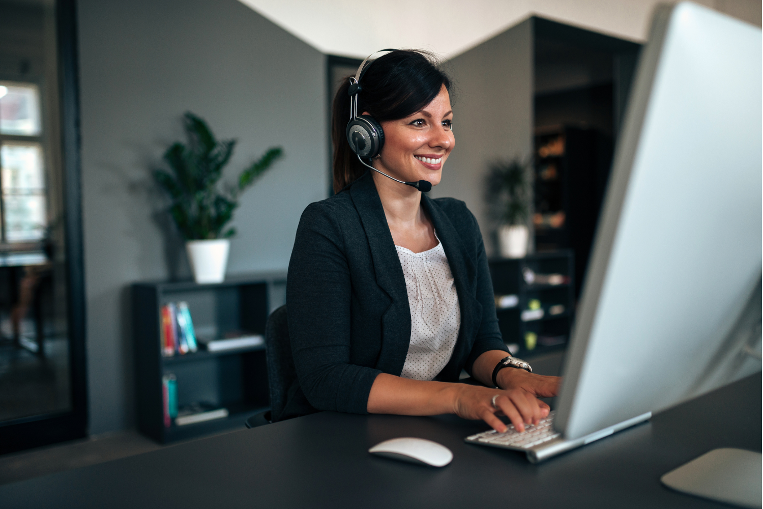 The Benefits of Outsourcing Your Customer Support | Outsourcery